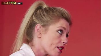 Одетые девки голые парни медосмотр