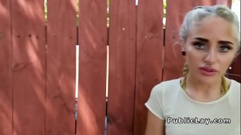 Влез под трусики в лесу