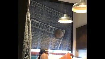 Один парень ебет зрелых