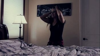 Мужчины по очереди жарили задницу