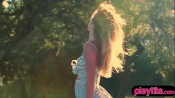 Собирает вещи