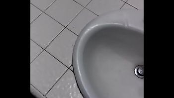 Как вдруг в спальню ворвалась злая баба