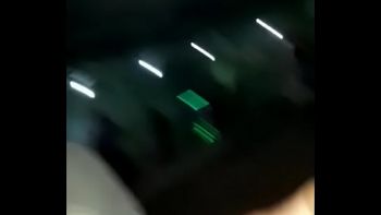 Стройная девица снимает сарафанчик в березовой роще фото ню