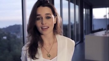 Снимается ли Эмилия Кларк в порно