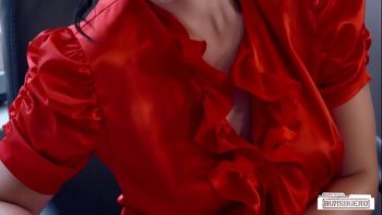 Трахнул на своем рабочем столе сексуальную секретаршу