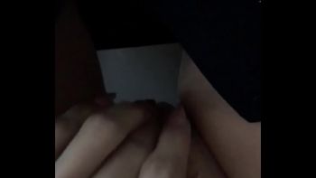 Она пришла расслабиться после тяжелого рабочего дня