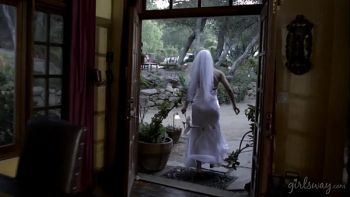 Он так возбуждается при виде измены