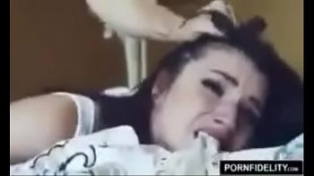 Смачная девушка стонет от жесткой прожарки своих дырочек