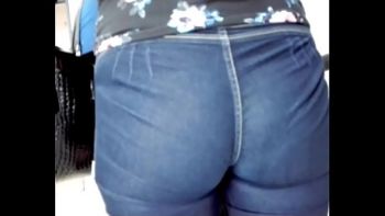 К нему в дуэт вышел второй парнишка танцор с более скромными формами