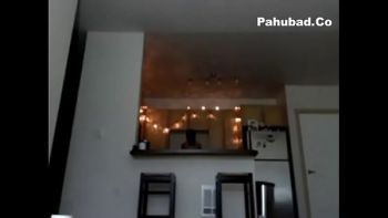 Девушка обняла его за шею