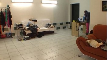 Становится почти невидимой за плотно натянутыми шортами