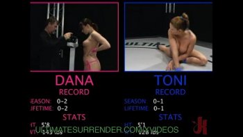 Затем одна из них так же нацепила страпон